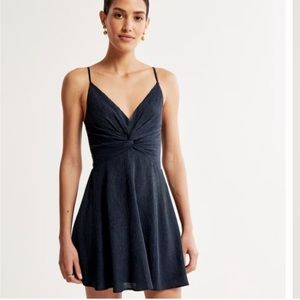 NEW Abercrombie & Fitch Crinkle Textured Twist-Front Mini Dress Small.